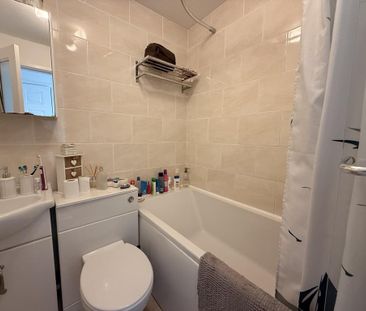 2 bedroom mews to rent - Photo 6