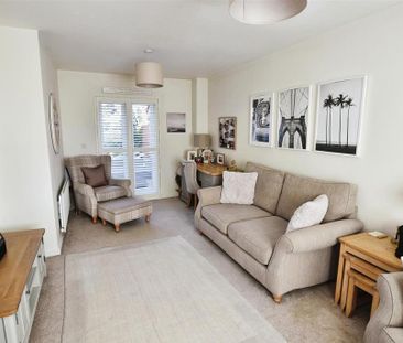 4 bedroom detached house to rent - Photo 2