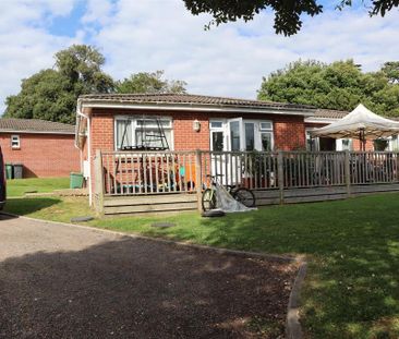 2 bedroom semi-detached bungalow to rent - Photo 5