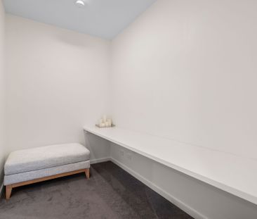 Fully Furnished, Ultra Modern, Immaculately Maintained Townhouse - Photo 5