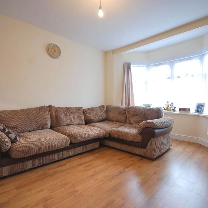 3 bedroom end of terrace house to rent - Photo 1