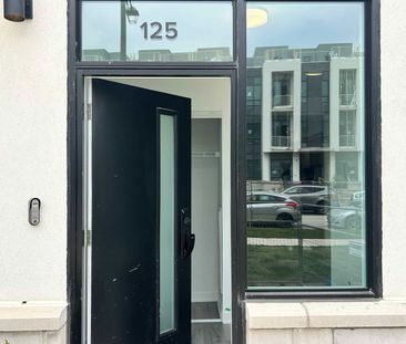 For Lease - 3020 Trailside Dr Drive, Oakville, Ontario - Photo 4