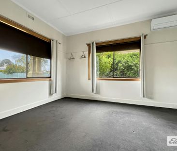 Charming 3-Bedroom Californian Bungalow – Close to All Amenities - Photo 1