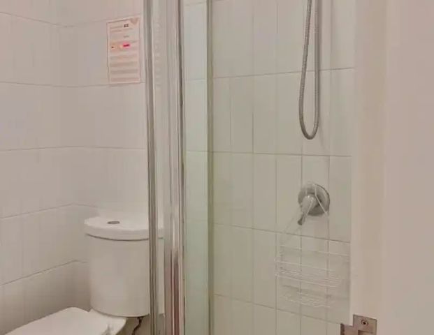 3 People Shared Room (Female/Male) - Photo 1