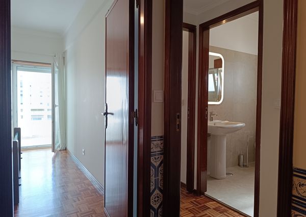 Apartamento T2 Remodelado e Mobilado no Moinho das Antas