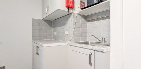 Studio Flat, Peacehaven, W3 - Photo 2