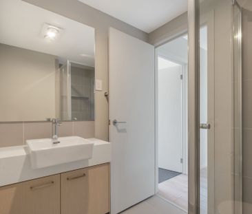 Brand New 4 bedroom townhouse overlooking large park! - Photo 1