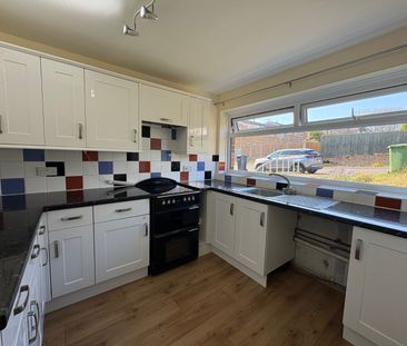 3 bedroom semi-detached house to rent - Photo 5