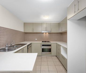 SPACIOUS ONE BEDROOM APARTMENT - LAMINATE TIMBER FLOORING THROUGHOUT - Photo 4