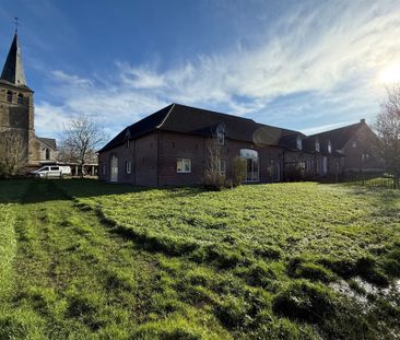 Bijzonder ruime woning met 5 slaapkamers en grote tuin. - Photo 1