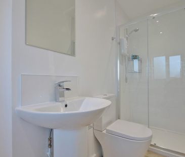 1 bedroom in a house share to rent - Photo 2