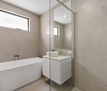 Showpiece Townhome - a stone throw from Keilor Road! - Photo 3