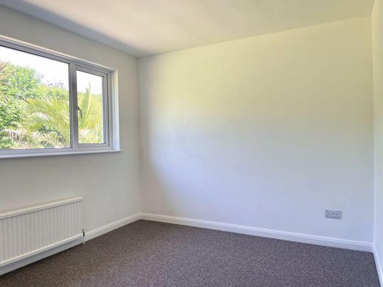 4 bedroom detached bungalow to rent - Photo 1
