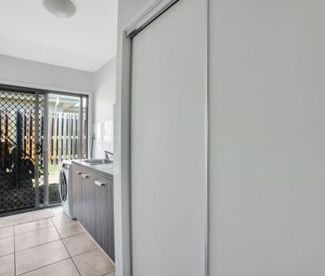 CUL-DE-SAC, FAMILY-SIZED CHARM - WELCOME TO YOUR NEW HOME AT 4 ISLA... - Photo 2