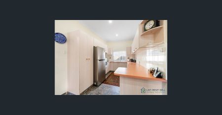 Spacious Family Home in Villawood with 5 Bedrooms - Photo 2