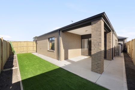 Modern Family Living in Everley Estate - Photo 3