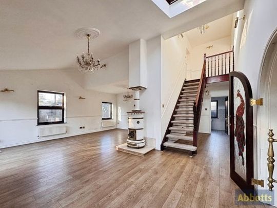 Rayleigh Road, Hutton - Photo 1