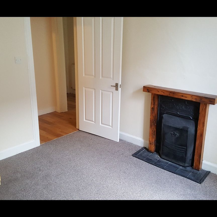 2 Bed Flat, Thorntree Street, EH6 - Photo 1