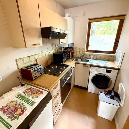 Studio to rent - Photo 3