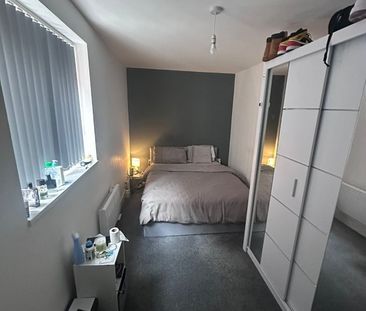 2 Bed Flat, Thornhill Road, CV1 - Photo 3