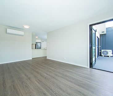 Beautifully Arranged One Bedroom In Greenway! - Photo 2