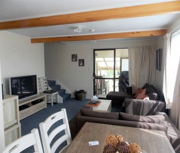 3 Bedroom - 2 Storey - Carport - Photo 1