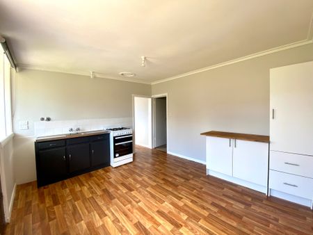 21 Richmond Crescent, Geelong - Photo 3
