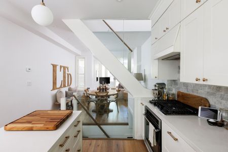 For Lease - 116 Shaftesbury Avenue, Toronto, Ontario - Photo 2