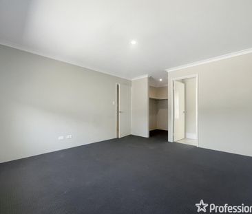 Modern 3x2 Home with Stylish Living! - Photo 5