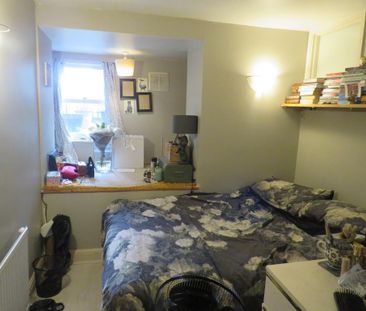 1 bedroom in a flat share to rent - Photo 3