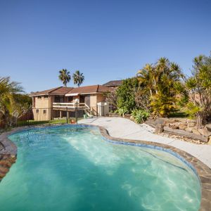 Bright & Sunny Family Home - Photo 3