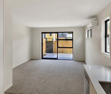 Tidy Townhouse in Wainui! - Photo 3