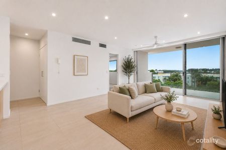 Spacious Residence in the Prestigious Anchorage Apartments - Photo 2