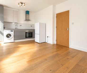 Station Road, London, SE25 5AH - Photo 2