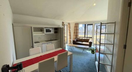 Executive 1 bedroom penthouse CBD apartment - Photo 2