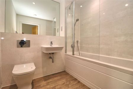 Sycamore Avenue, Woking, Surrey, GU22 - Photo 3