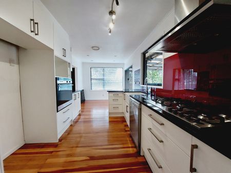 Charming home in Mangere - Photo 5