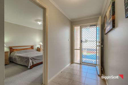 EAST FACING GEM IN A PRIME LOCATION ! - Photo 3