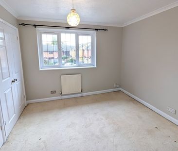 Fennscombe Court, Woking, Surrey, GU24 - Photo 3