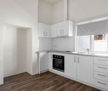 Low-maintenance living with space - Photo 5