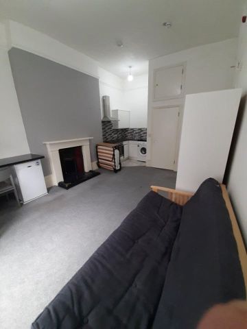 Studio Flat, Pimlico, SW1V - Photo 2