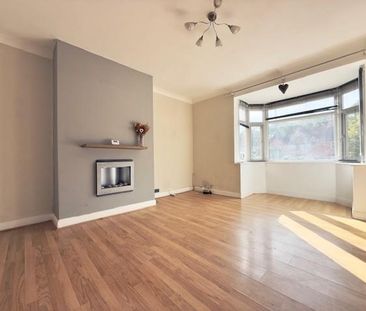 3 bedroom end of terrace house to rent - Photo 2