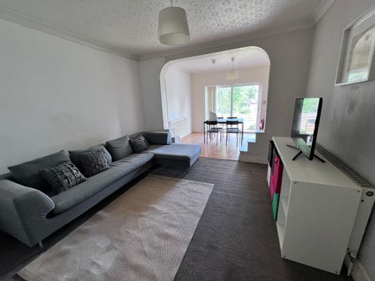 6 Bed Semi-Detached House, Mount Drive, HA2 - Photo 1