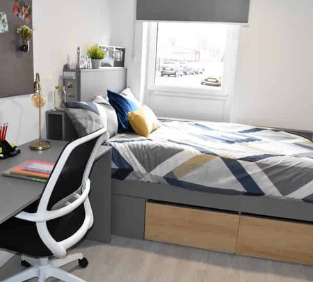 Five Bed Apartment (Shared) - Photo 5