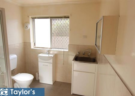 IDEAL FOR THOSE SEEKING A CLEAN, MODERN AND EASY-CARE LIFESTYLE IN A SUPERB LOCATION! - Photo 4