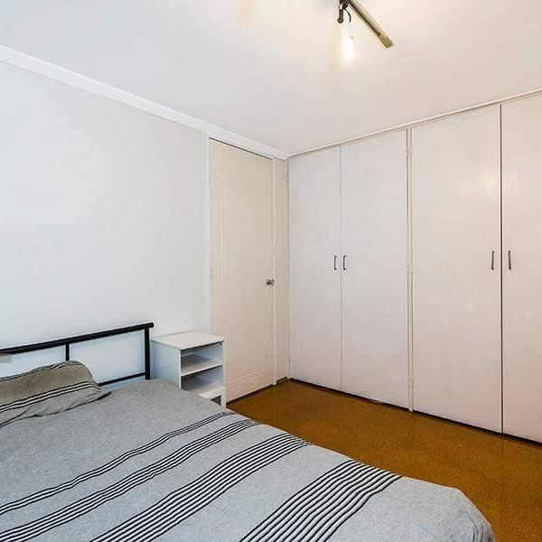 Furnished 1 bedroom unit in Claremont central - Photo 1