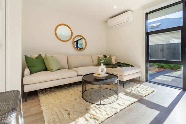 Fully Furnished High-Spec Townhouse - Photo 1