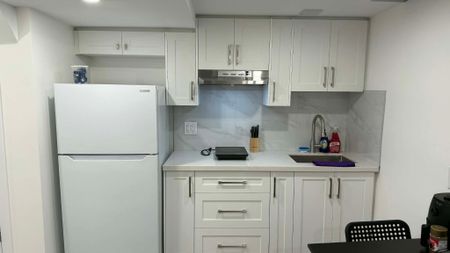 For Lease - 546 Karen Park Crescent, Mississauga, Ontario - Photo 4