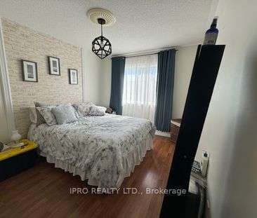 Townhouse For Lease | S8120872 - Photo 4