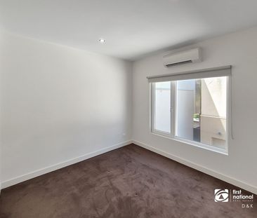 Luxury Three-Level Residence with Lake Views & Self-Contained Apart... - Photo 6